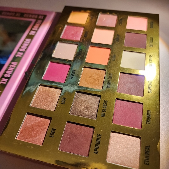 Lime Crime Venus XL eyeshadow palette - Picture 3 of 3
